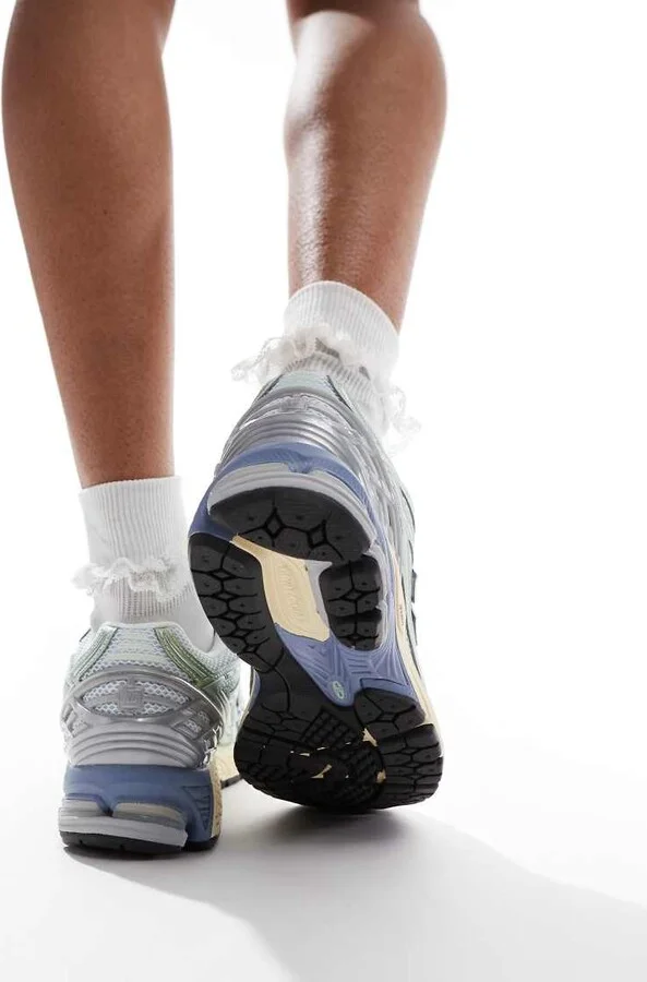 New Balance 1906R unisex sneakers in light blue - Image 3