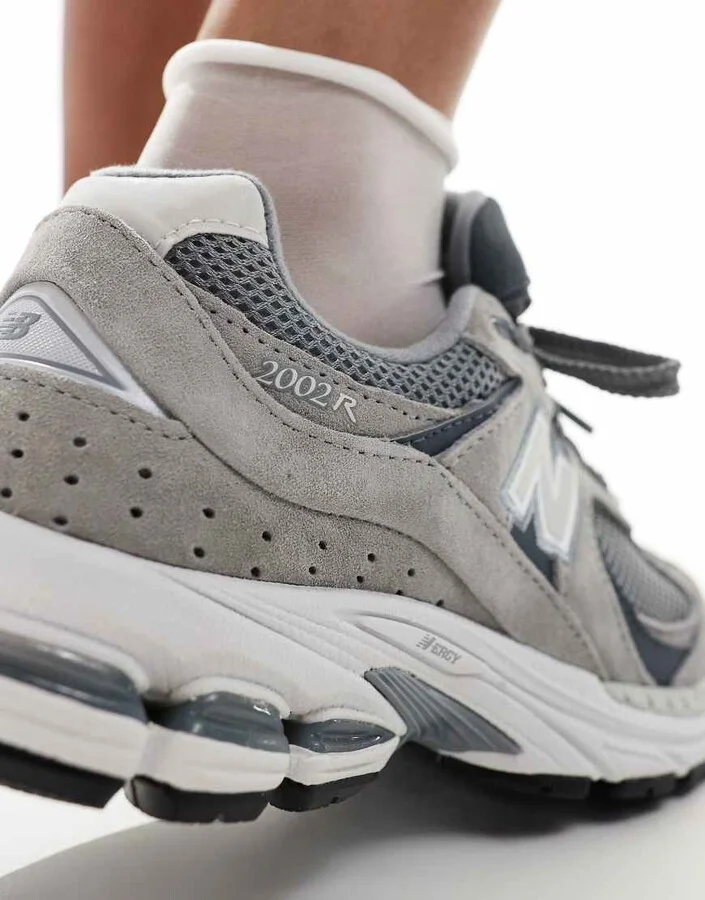 New Balance 2002 sneakers in gray multi - Image 3