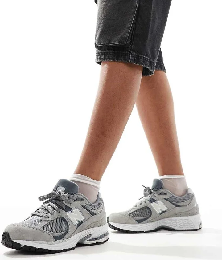 New Balance 2002 sneakers in gray multi - Image 4
