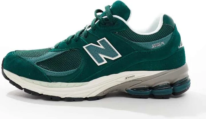 New Balance 2002 sneakers in green multi - Image 2