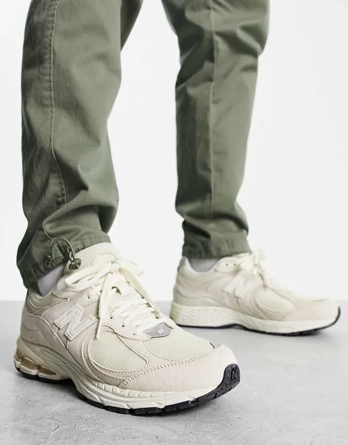 New Balance 2002 unisex sneakers in off - Image 2