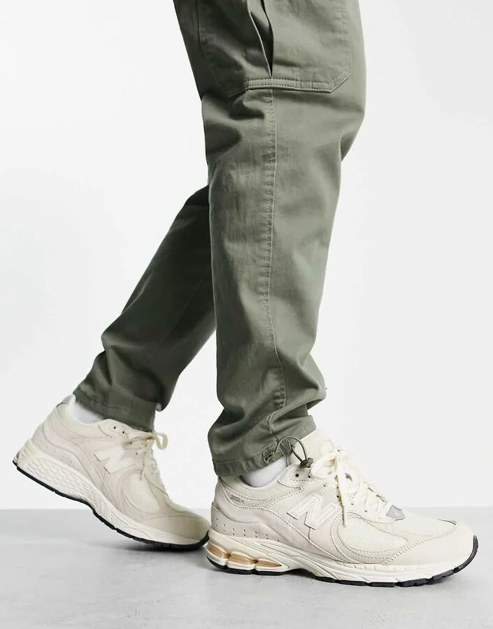 New Balance 2002 unisex sneakers in off