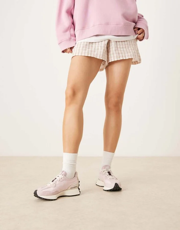 New Balance 327 sneakers in light pink with cream detail - Image 3