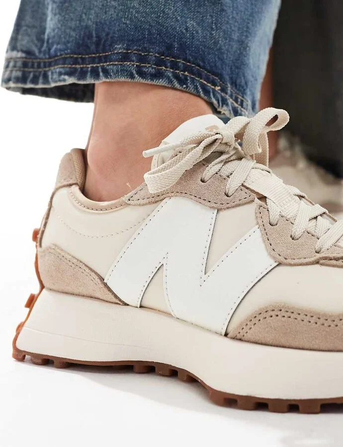 New Balance 327 trainers in beige - Image 4