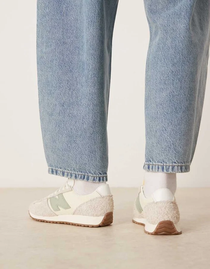 New Balance 471 Unisex sneakers in off white and khaki green - Image 3