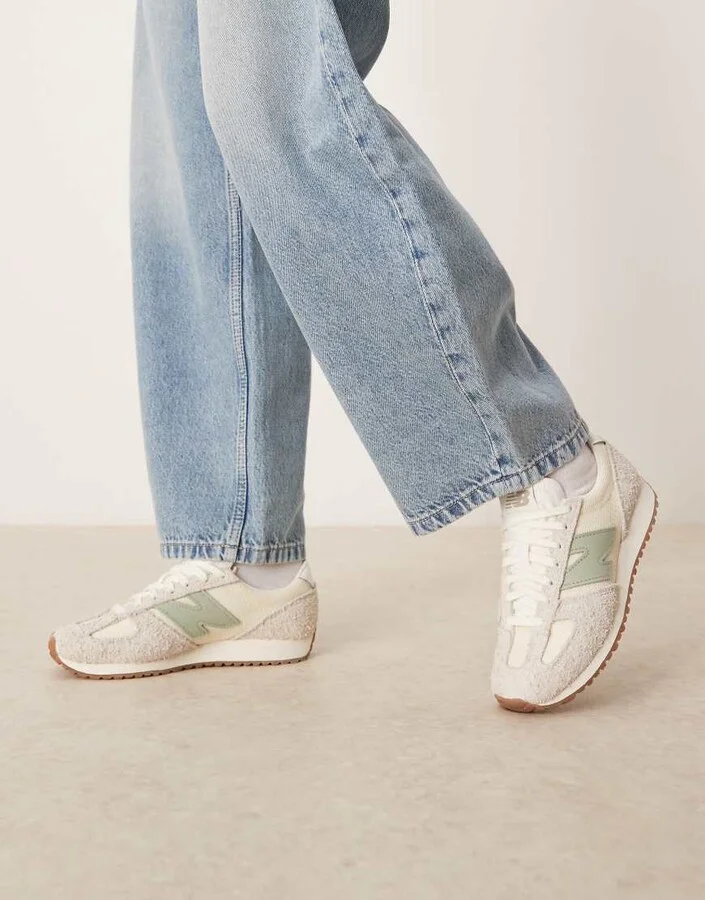 New Balance 471 Unisex sneakers in off white and khaki green