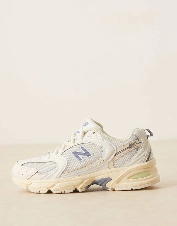 New Balance 530 sneakers in off white and blue detail - Image 2