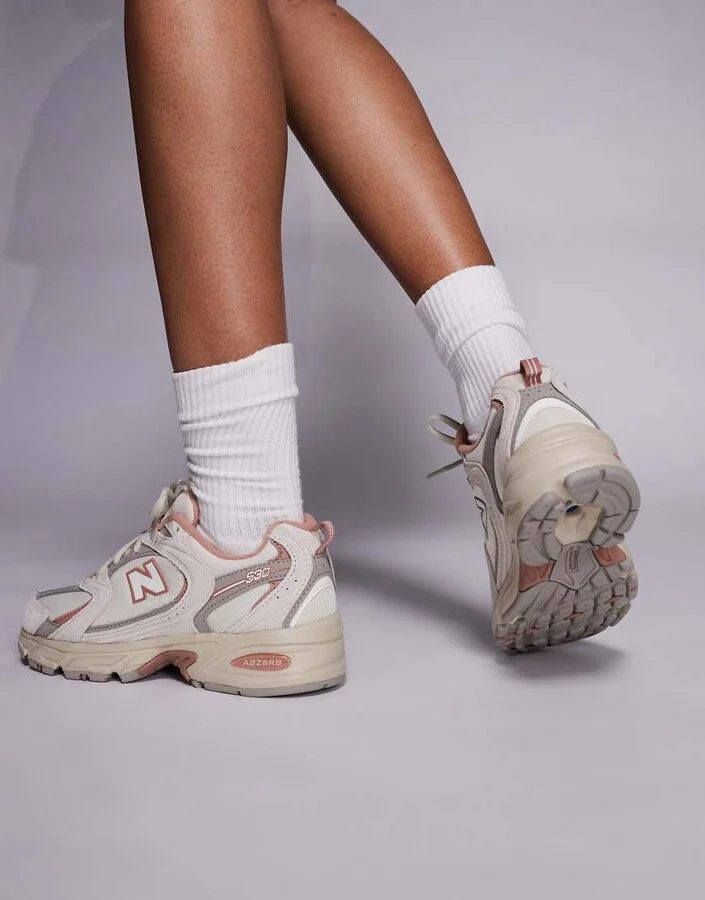 New Balance 530 sneakers in off white and coral - Image 3