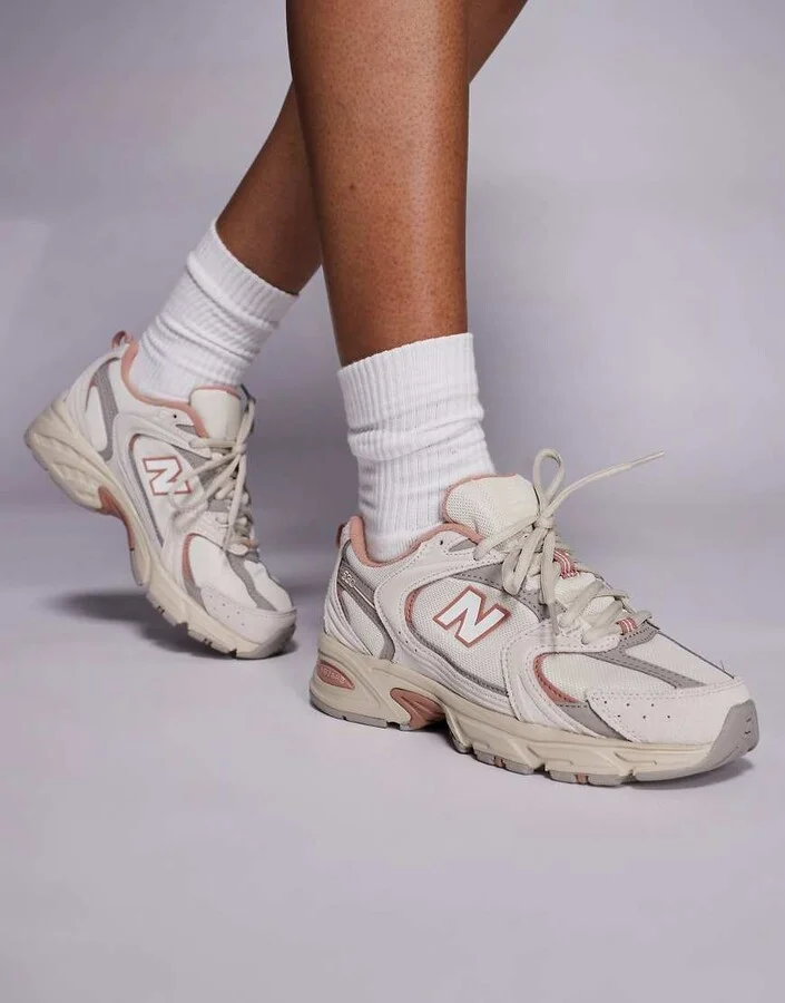 New Balance 530 sneakers in off white and coral - Image 4