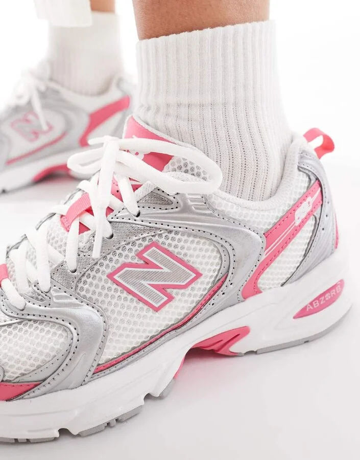 New Balance 530 sneakers in white and silver with pink detailing - Image 3