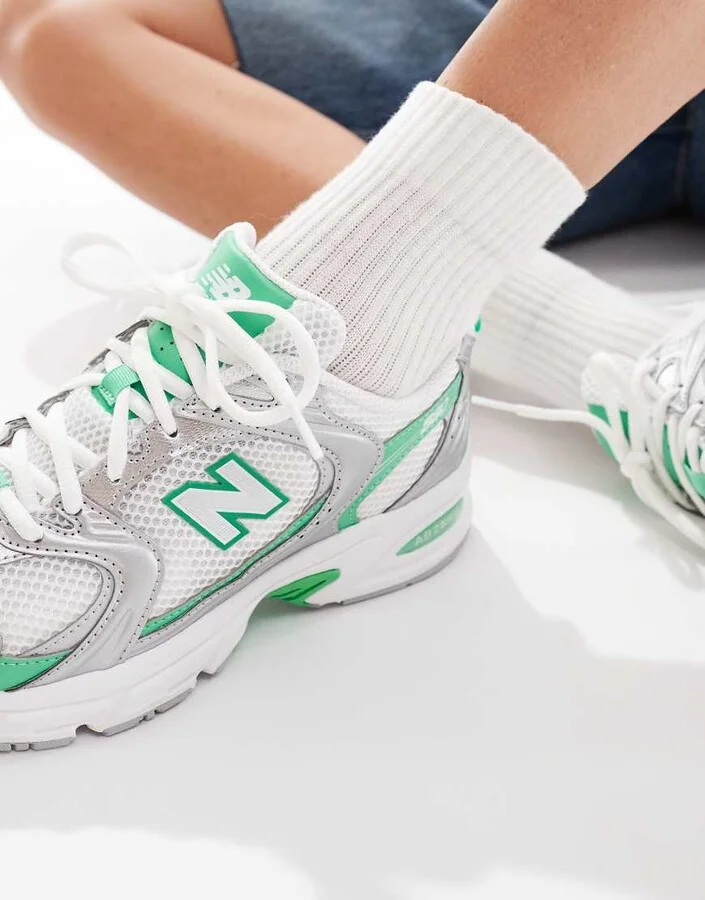 New Balance 530 sneakers in white, silver and green detail - Image 3
