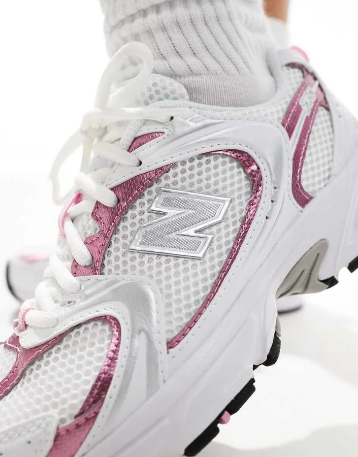 New Balance 530 sneakers in white with pink metallic details - Image 2