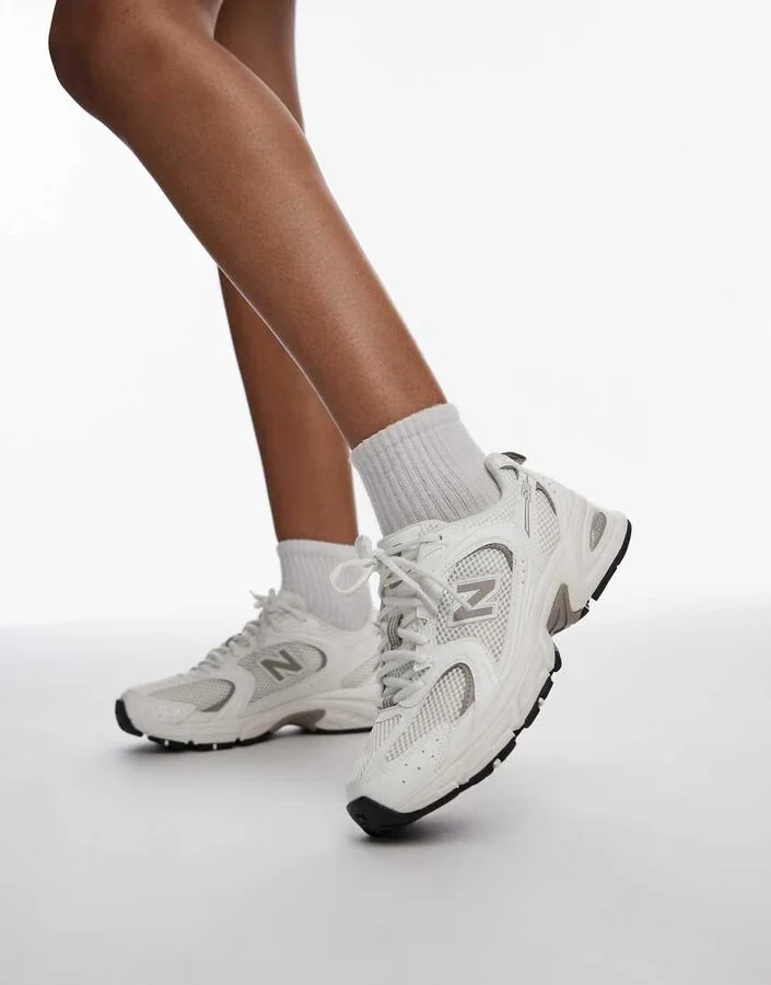 New Balance 530 trainers in off white