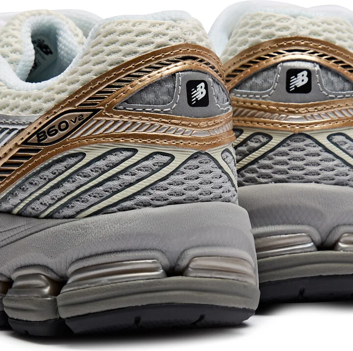 New Balance 860 V2 Panelled Mesh Sneakers - Image 4