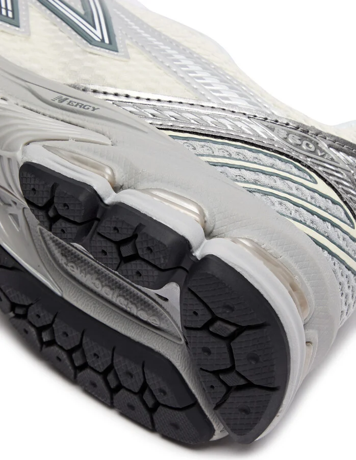 New Balance 860v2 Panelled Mesh Sneakers Light Grey UK3.5 - Image 4