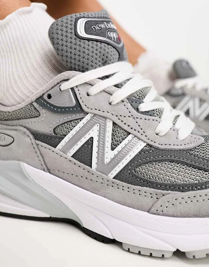 New Balance 990v6 sneakers in gray - Image 3