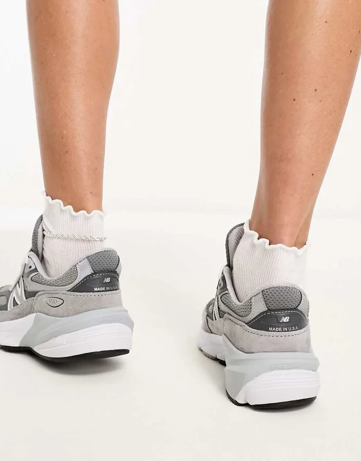 New Balance 990v6 sneakers in gray - Image 4