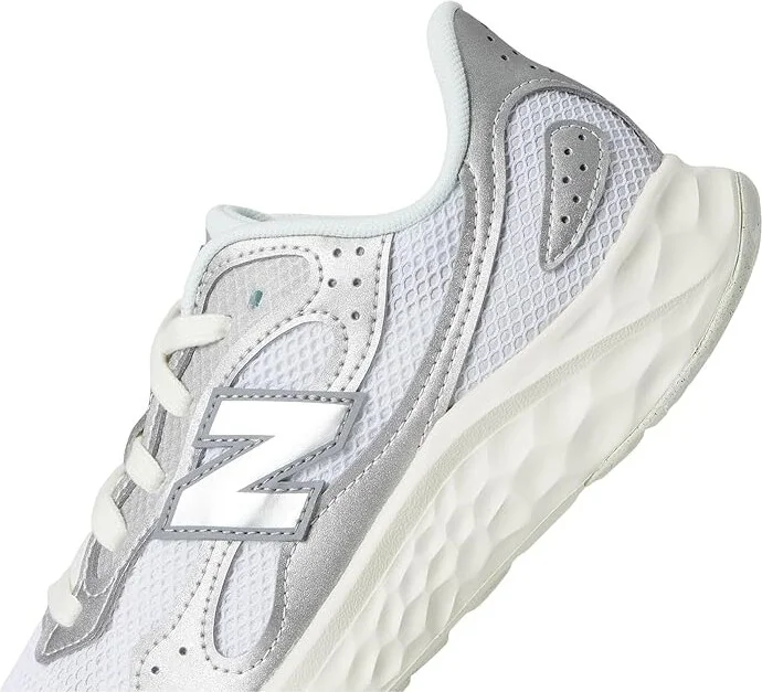 New Balance Fresh Foam Arishi v4 Women's Shoes Silver Metallic/Reflection/Nb White : 9 B - Medium, Synthetic/Textile - Image 7
