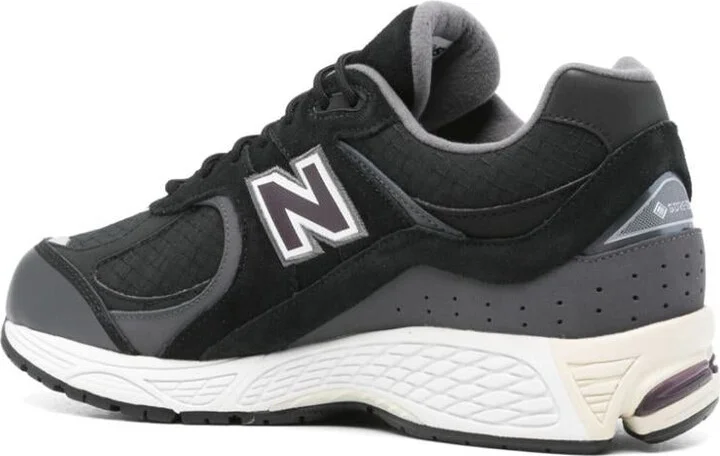 New Balance M2002 Sneakers - Image 2