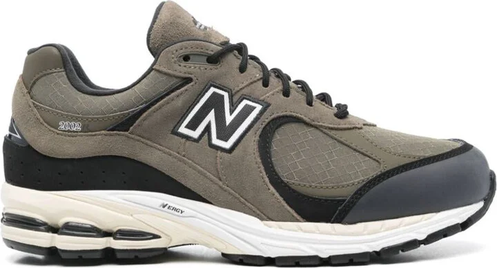 New Balance M2002 Sneakers