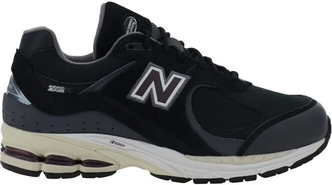 New Balance M2002 Sneakers