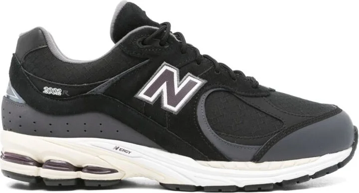 New Balance M2002 Sneakers