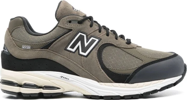 New Balance M2002 Sneakers
