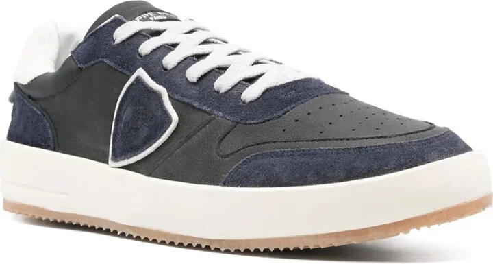 Nice low-top sneakers - Image 2