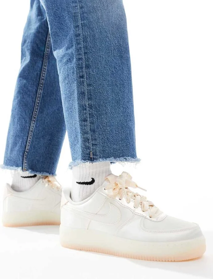 Nike Air Force 1 '07 LV8 ribbon sneakers in white and pink - Image 4