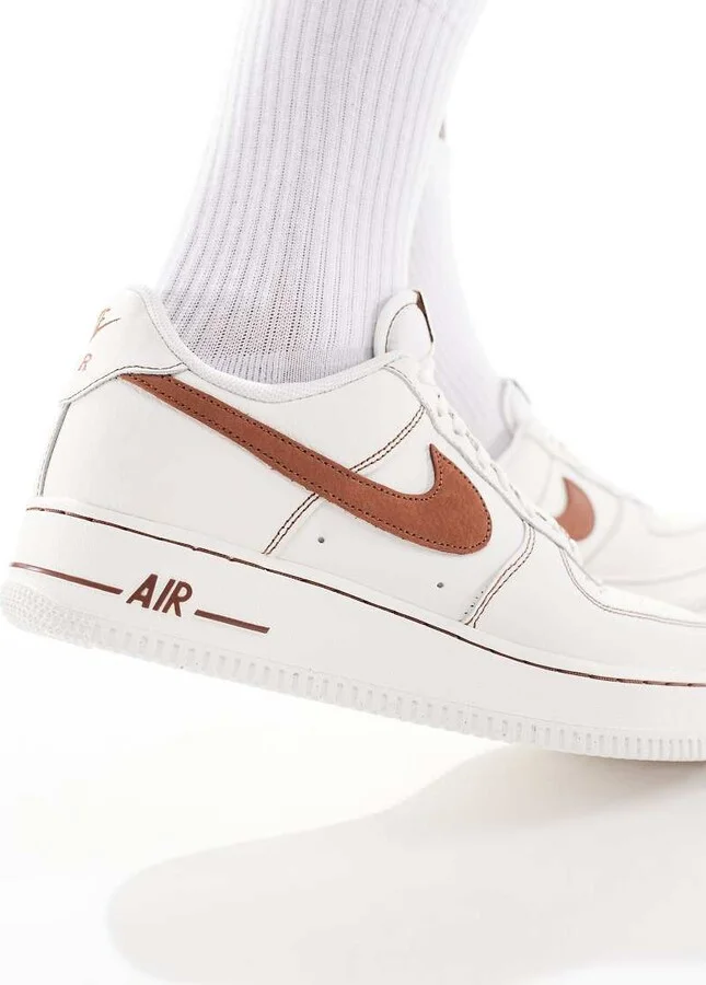 Nike Air Force 1 '07 LV8 sneakers in brown - Image 3