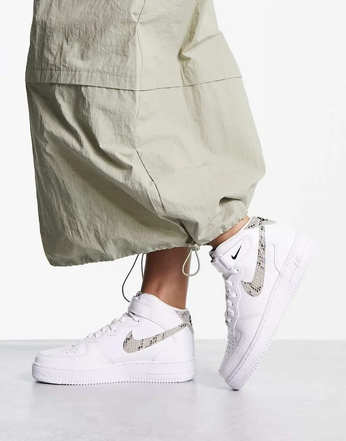 Nike Air Force 1 '07 Mid sneakers in white and black - Image 2