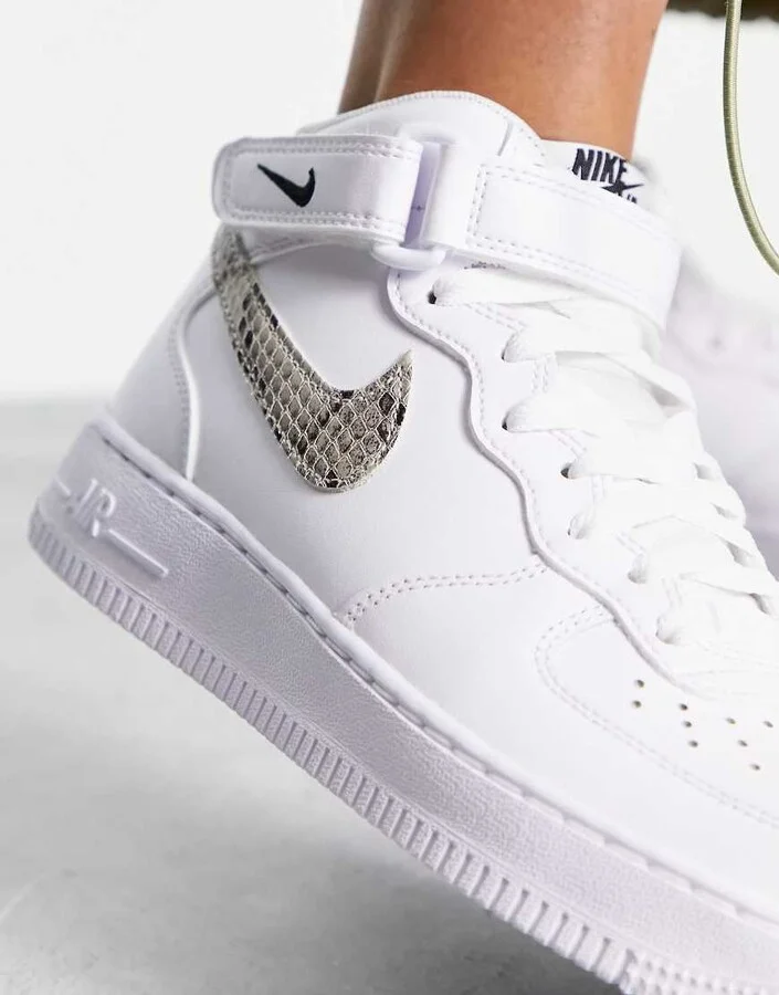 Nike Air Force 1 '07 Mid sneakers in white and black - Image 3