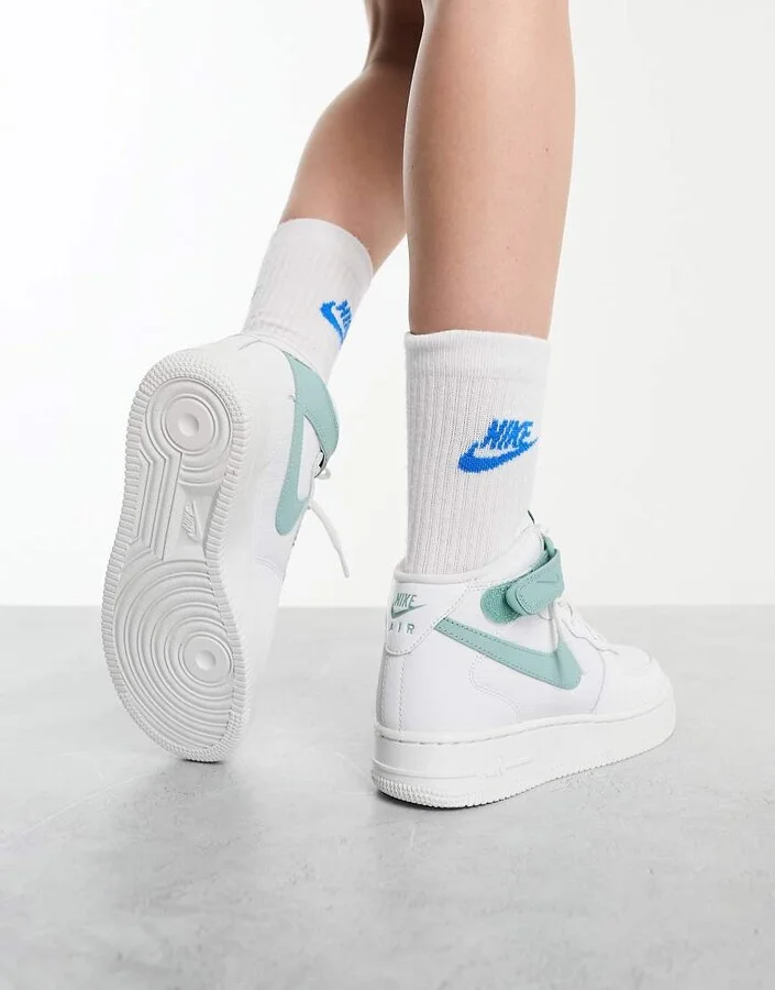Nike Air Force 1 '07 Mid sneakers in white & green - Image 2