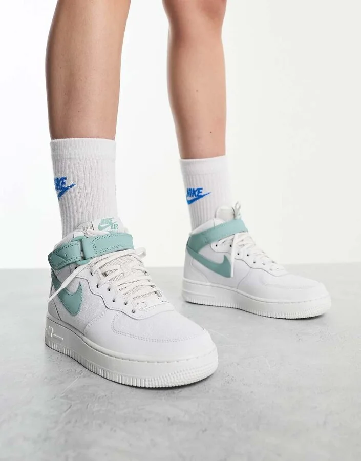 Nike Air Force 1 '07 Mid sneakers in white & green - Image 3