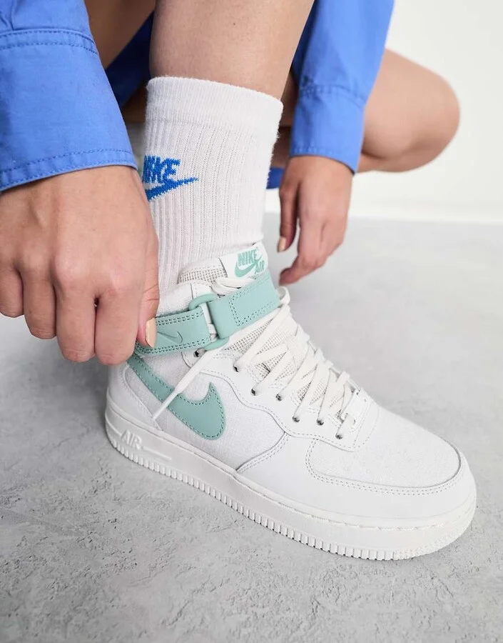 Nike Air Force 1 '07 Mid sneakers in white & green - Image 4