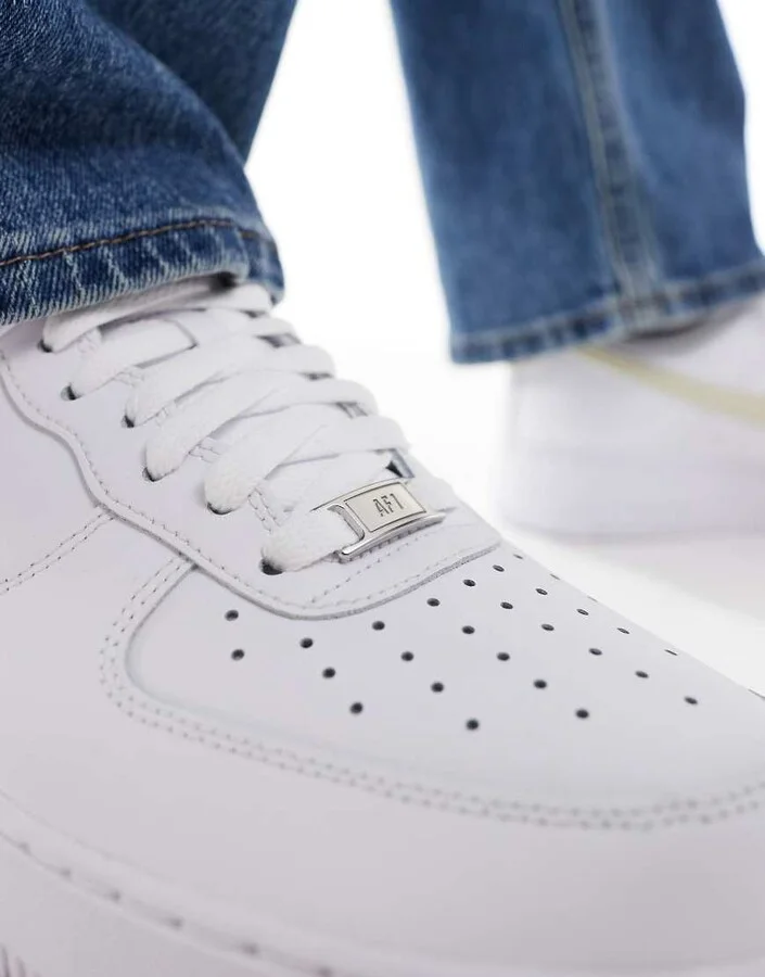 Nike Air Force 1 '07 sneakers in white and beige - Image 4