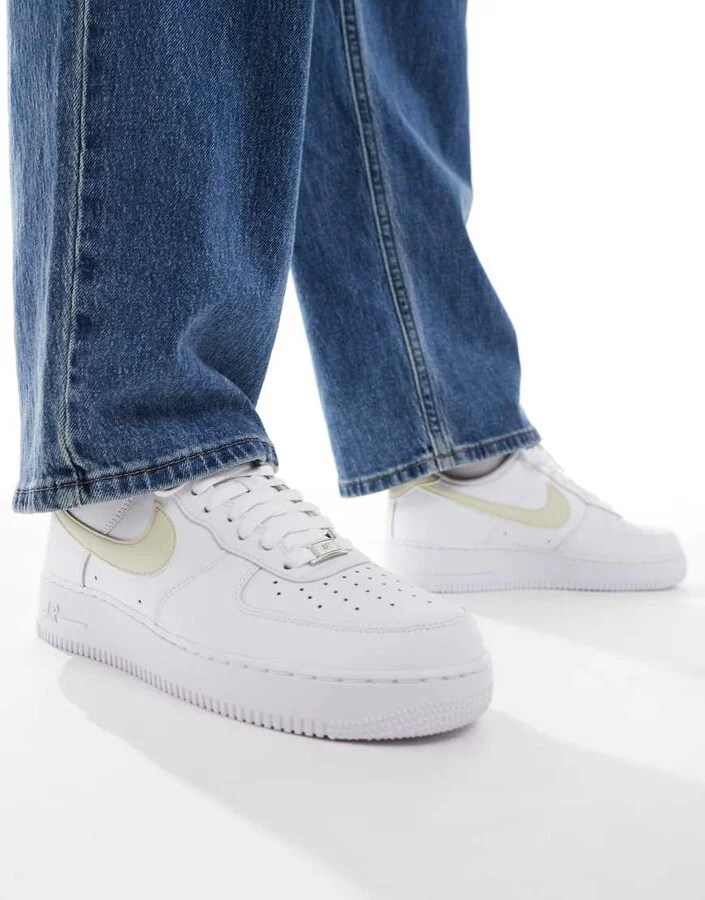 Nike Air Force 1 '07 sneakers in white and beige