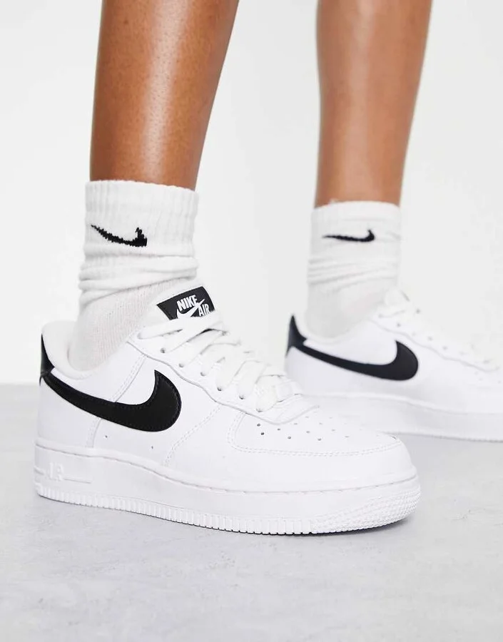 Nike Air Force 1 '07 sneakers in white and black - Image 2