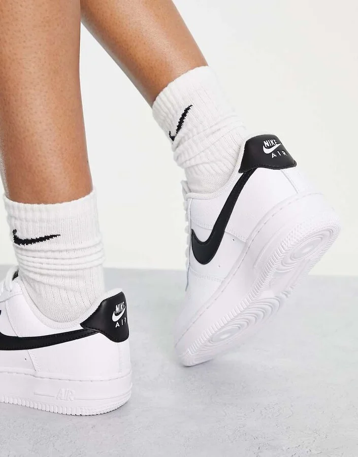 Nike Air Force 1 '07 sneakers in white and black - Image 3