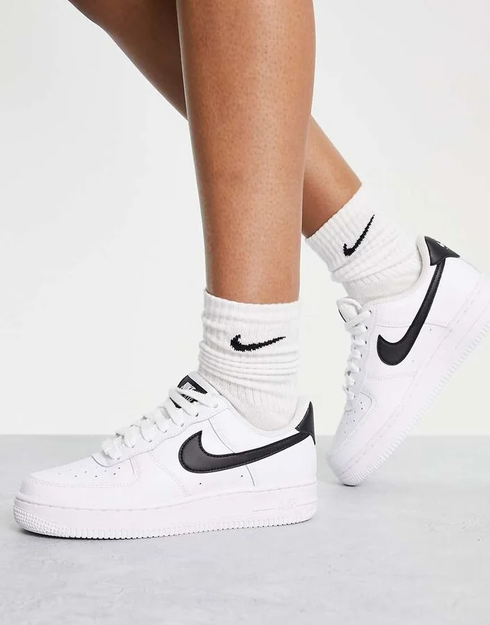 Nike Air Force 1 '07 sneakers in white and black - Image 4