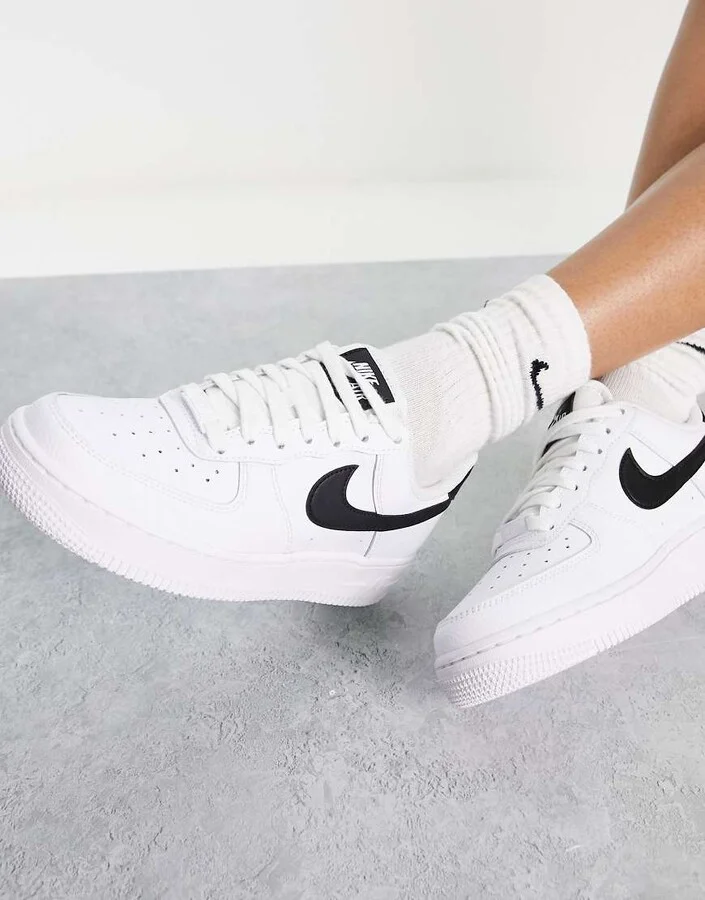 Nike Air Force 1 '07 sneakers in white and black