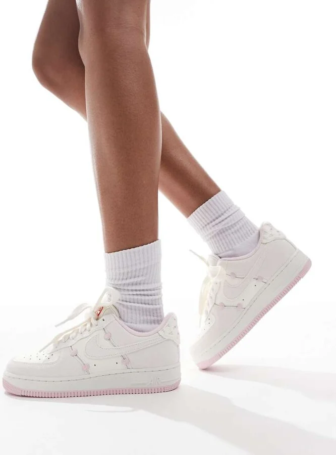 Nike Air Force 1 '07 sneakers in white and pink - Image 4