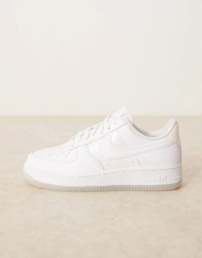 Nike Air Force 1 '07 sneakers in white with gum sole - Image 2