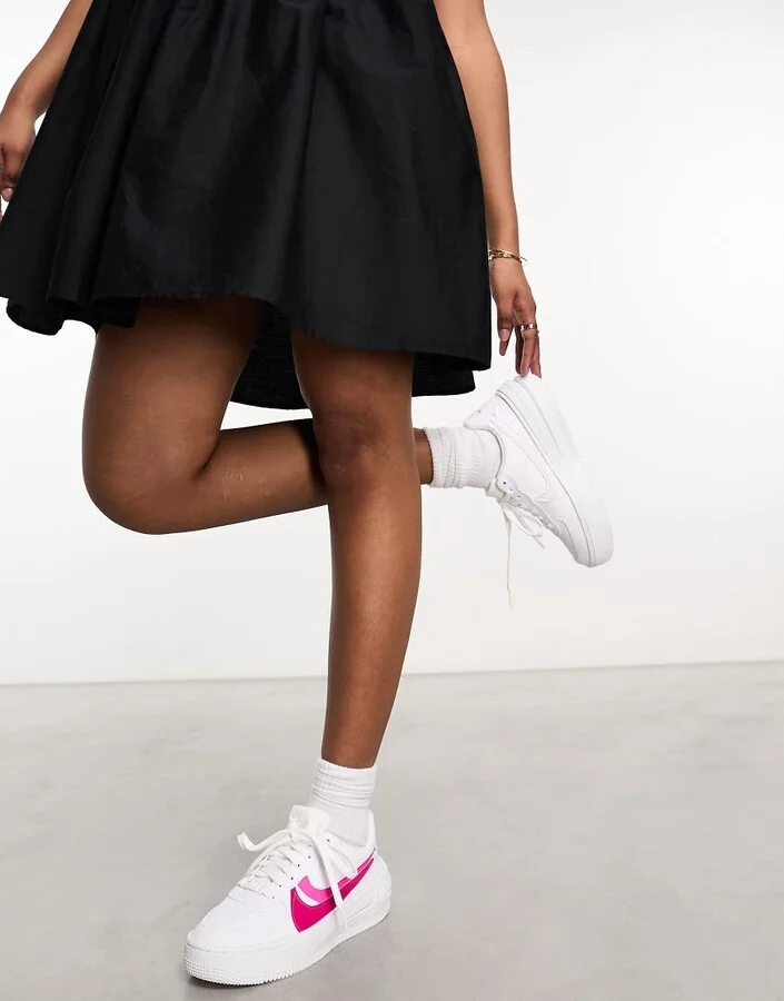 Nike Air Force 1 PLT.AF.ORM sneakers in white and fierce pink - Image 3