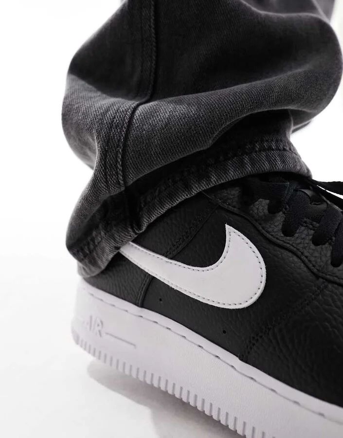 Nike Air Force 1'07 sneakers in black and white - Image 3