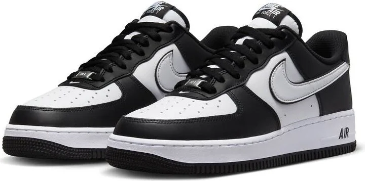 Nike Air Force 1'07 sneakers in black and white - Image 3