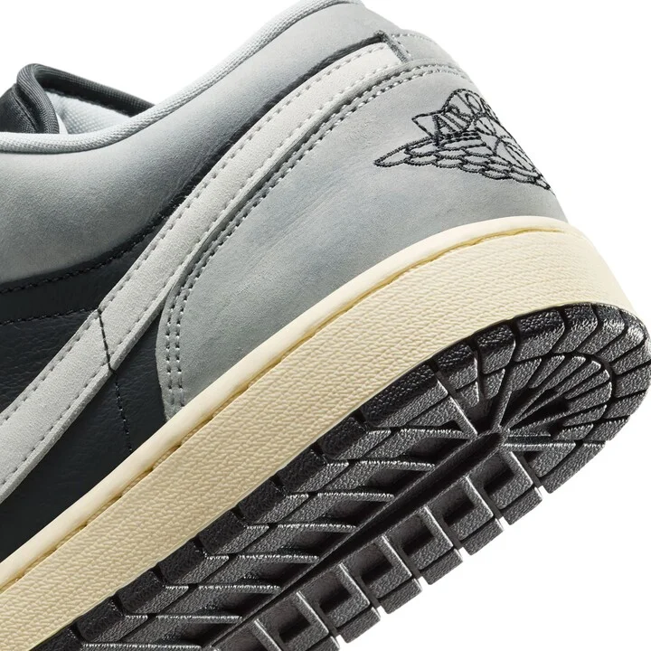 Nike Air Jordan 1 Low SE Sneaker - Image 7