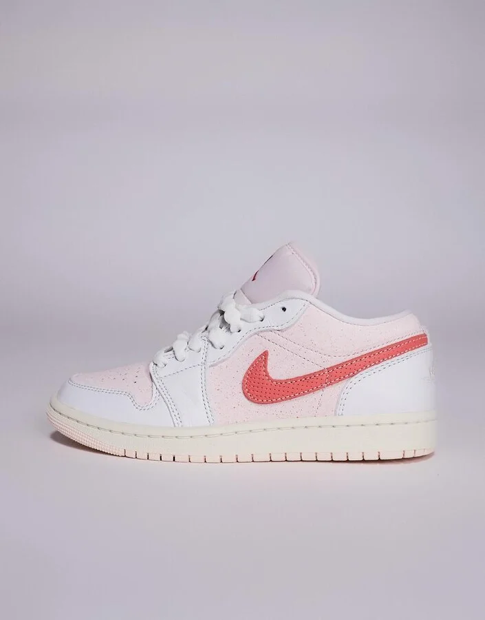 Nike Air Jordan 1 Low SE sneakers in off white and pink - Image 2