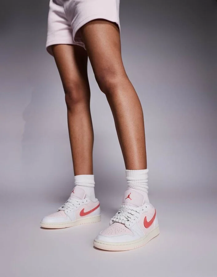 Nike Air Jordan 1 Low SE sneakers in off white and pink - Image 3