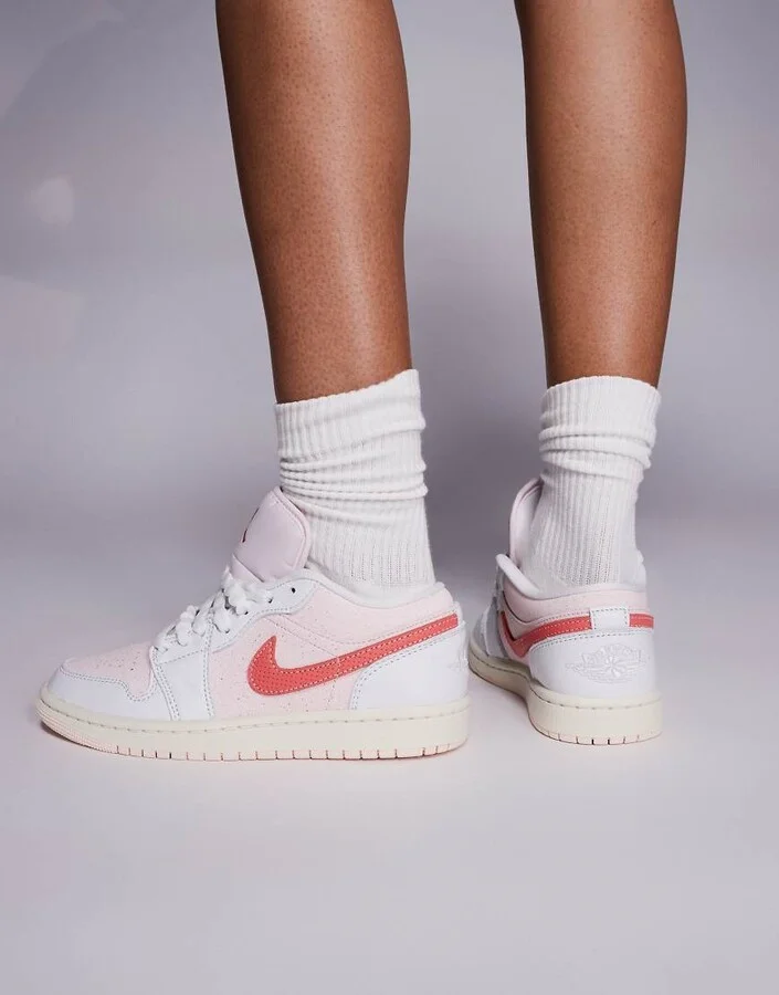Nike Air Jordan 1 Low SE sneakers in off white and pink - Image 4